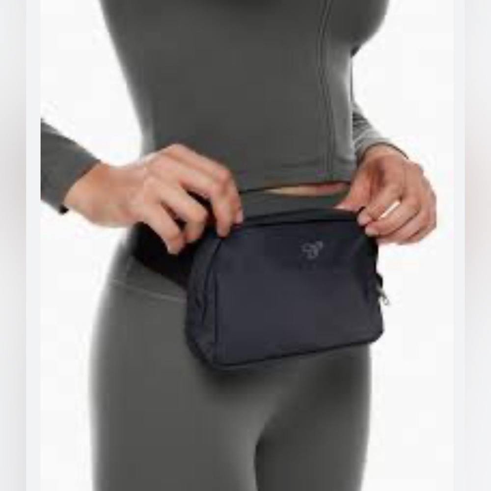 SOLD - Aritzia TNA TnAction
On-The-Way Exposed Bag